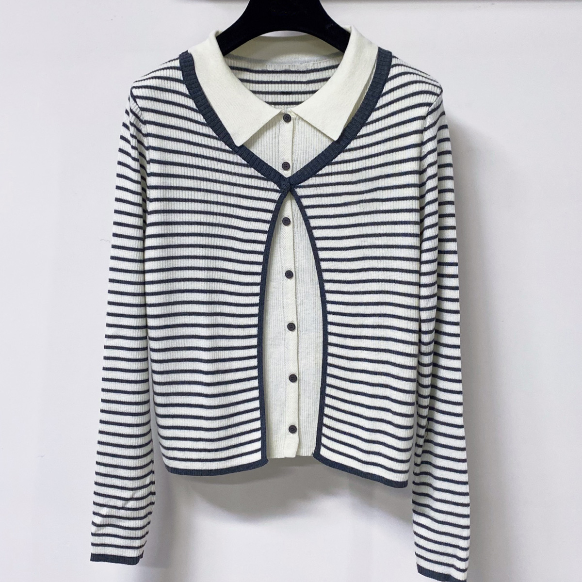 Silk Blouse - Hochwertiges Damen-Strickoberteil mit Polokragen, gestreift, langärmlig,