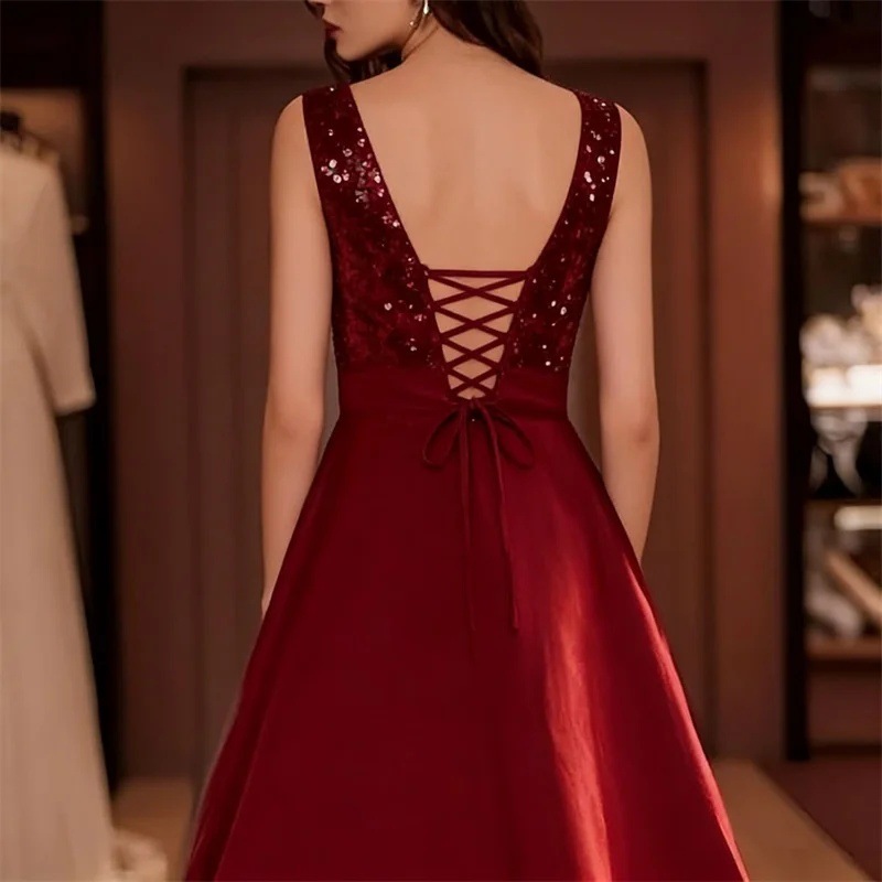 Burgunderrotes Pailletten-Sati – Midi Dress Bewertung und Preis